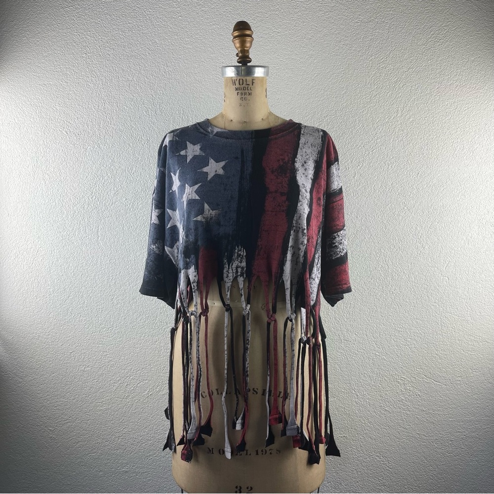 ODM l XL Black Flag Stars Stripes Knotted Fringe Festival Boho Crop Top T-Shirt